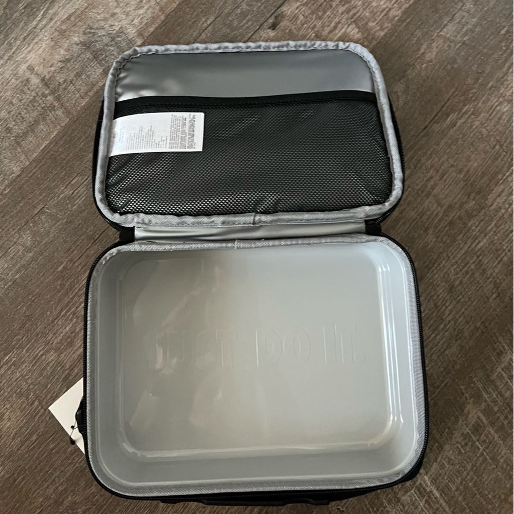 Nike Hard Shell Lunchbox - Picture 5 of 7